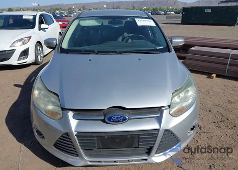 2014 Ford Focus Se z USA, uszkodzony, nr VIN 1FADP3K28EL460287